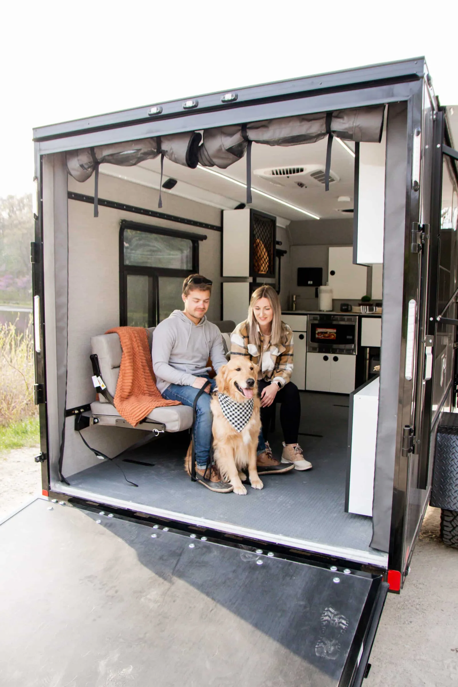Plā 350 Compact Travel Trailer Toy Hauler — view 9