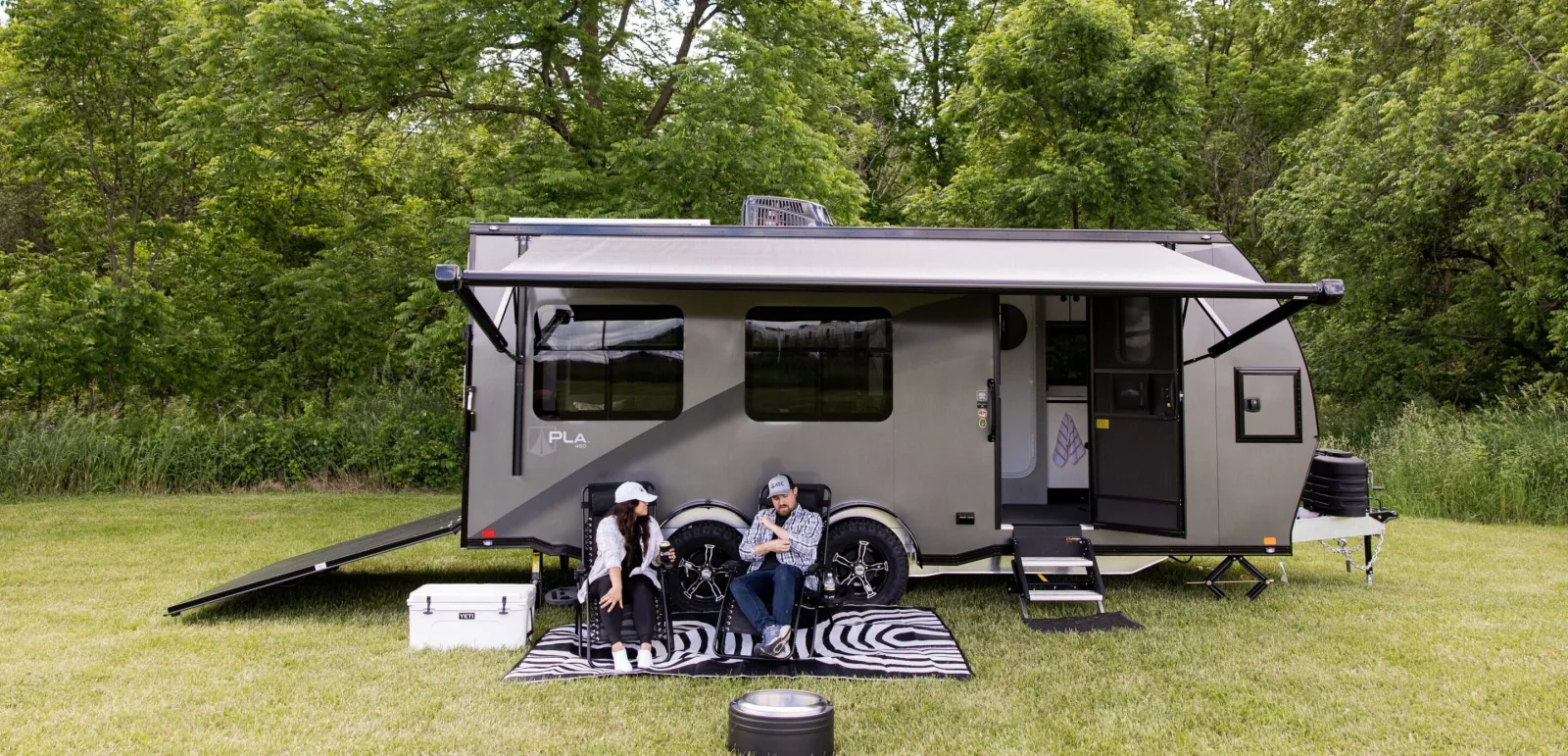 Plā 450 Mid-Size Configurable Toy Hauler — view 2