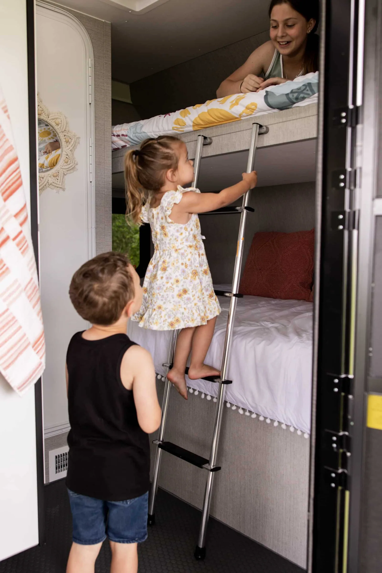Plā 450 Mid-Size Configurable Toy Hauler — view 6
