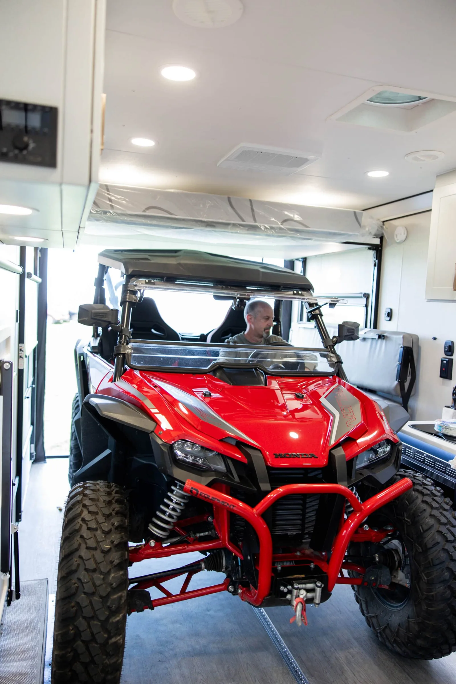 Plā 550 Travel Trailer Toy Hauler — view 8