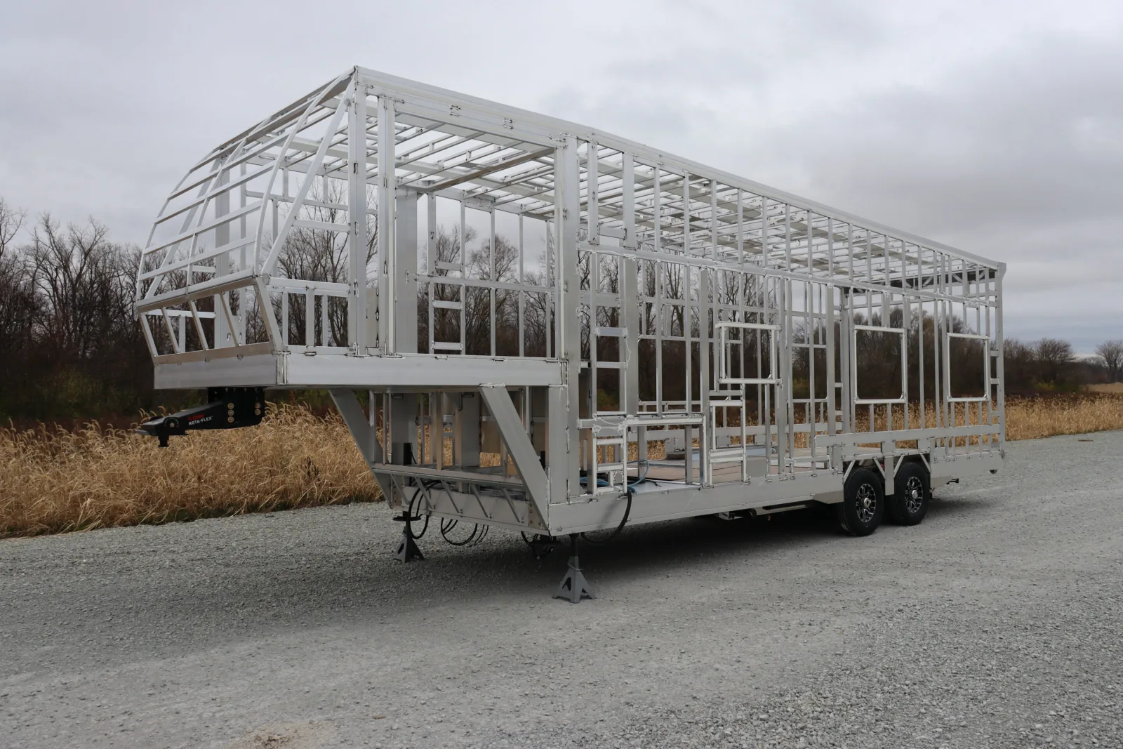 Plā 750 Fifth Wheel Toy Hauler — view 5