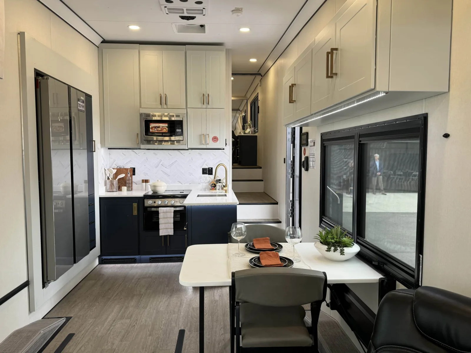 Plā 750 Fifth Wheel Toy Hauler — view 6