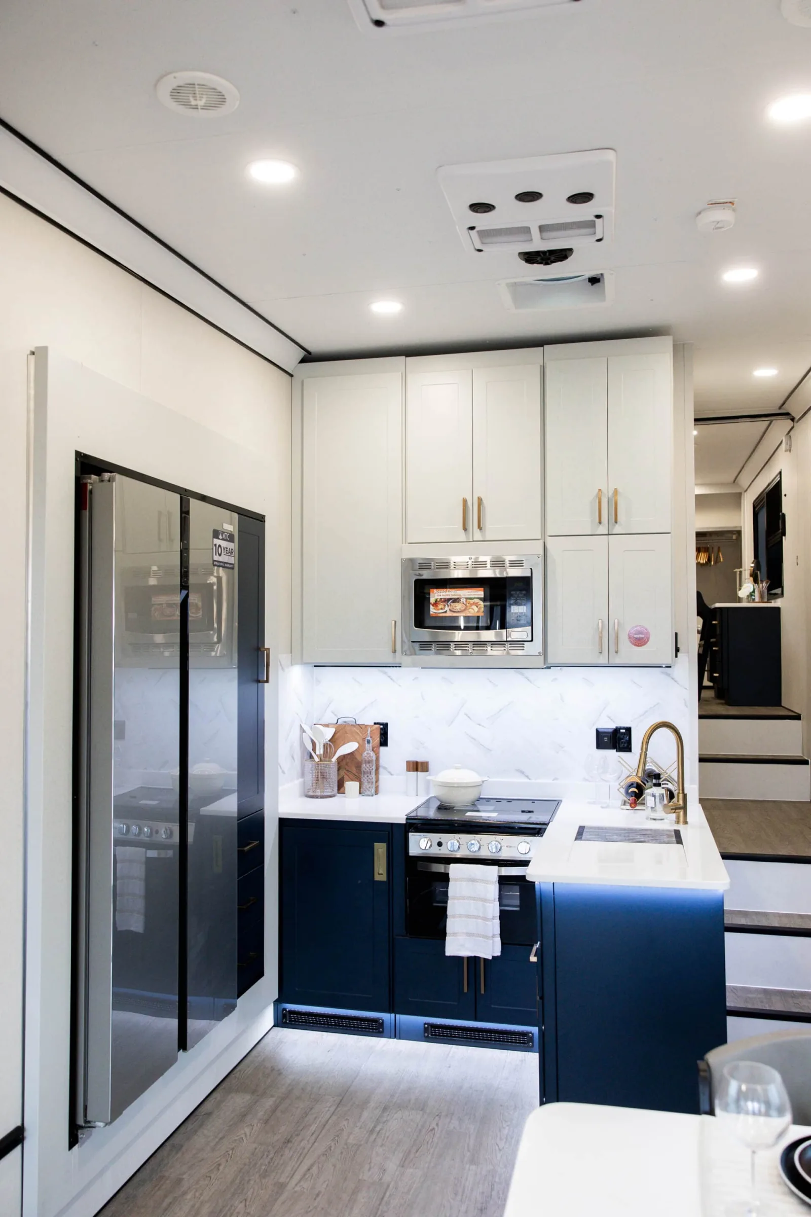 Plā 750 Fifth Wheel Toy Hauler — view 9