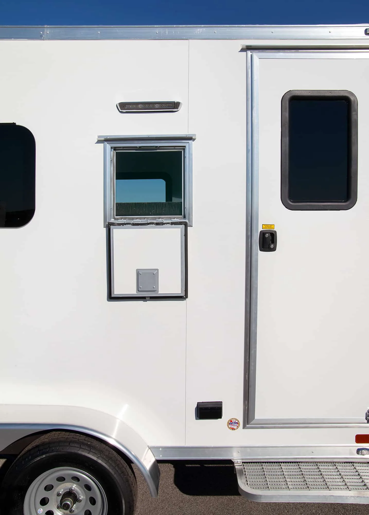 Prō 300F Fiber Optic Splicing Trailer — view 3