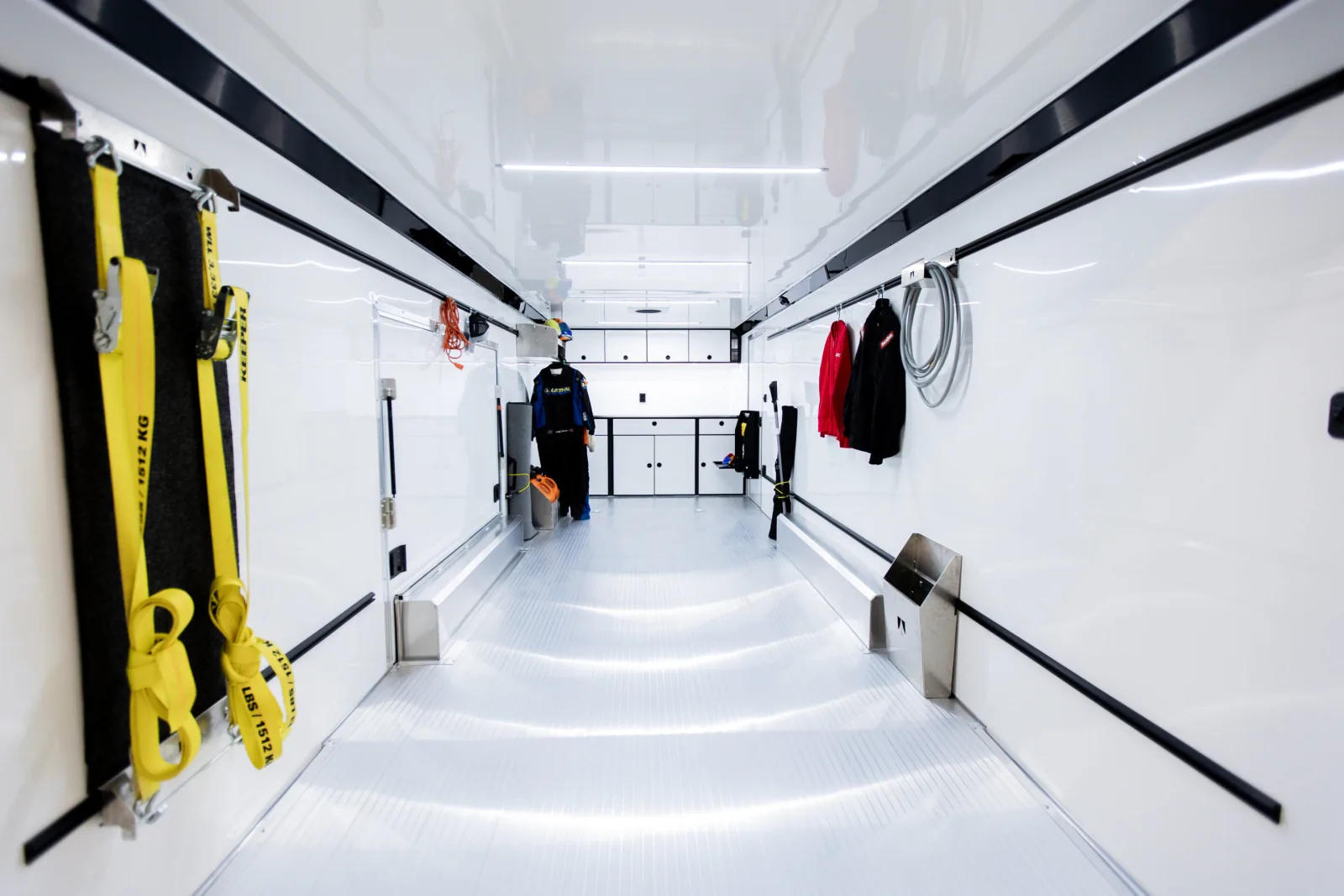 Rōm 400/450 Medium-Duty Car Hauler — view 1