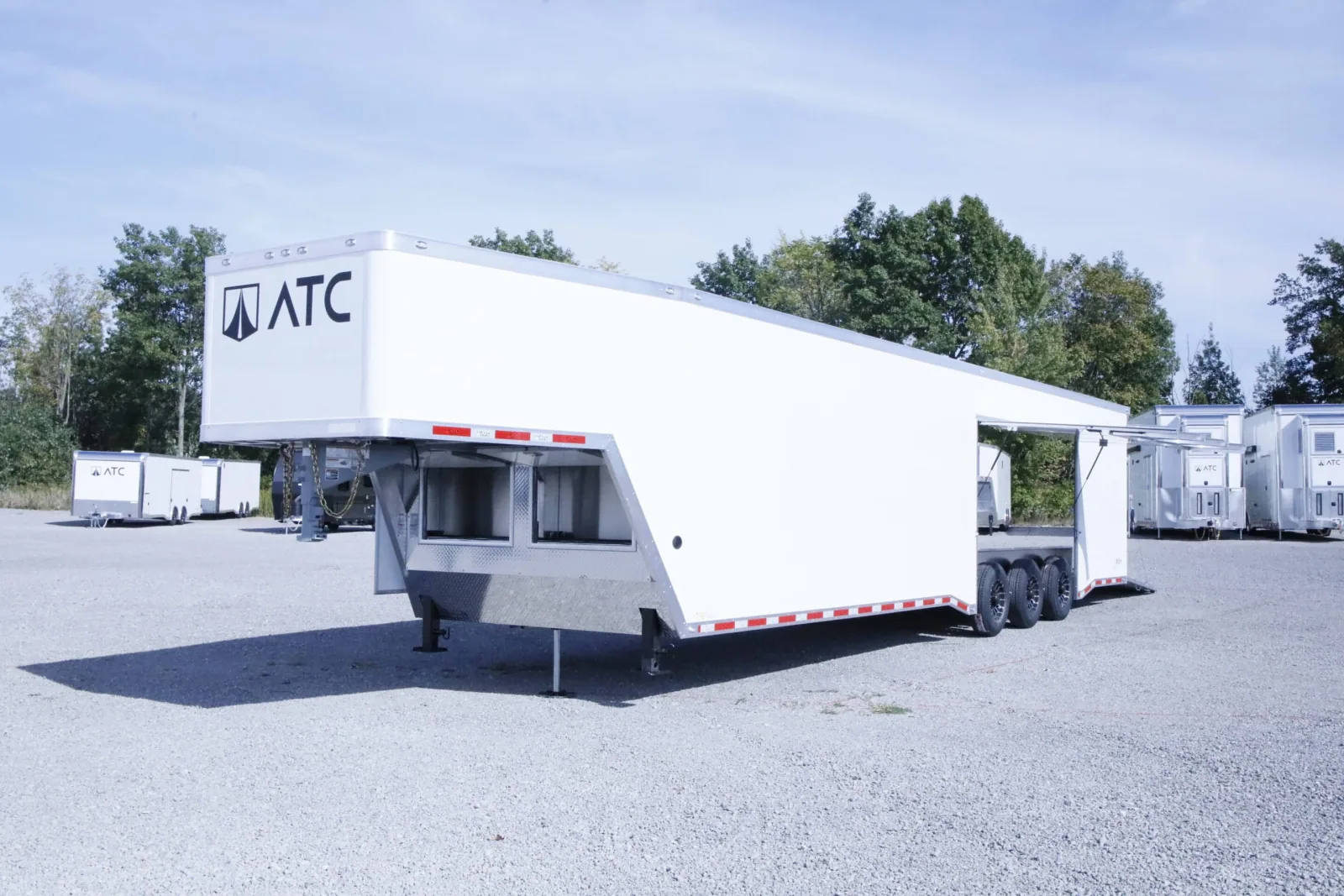 Rōm 700/750G Gooseneck Car Hauler — view 1
