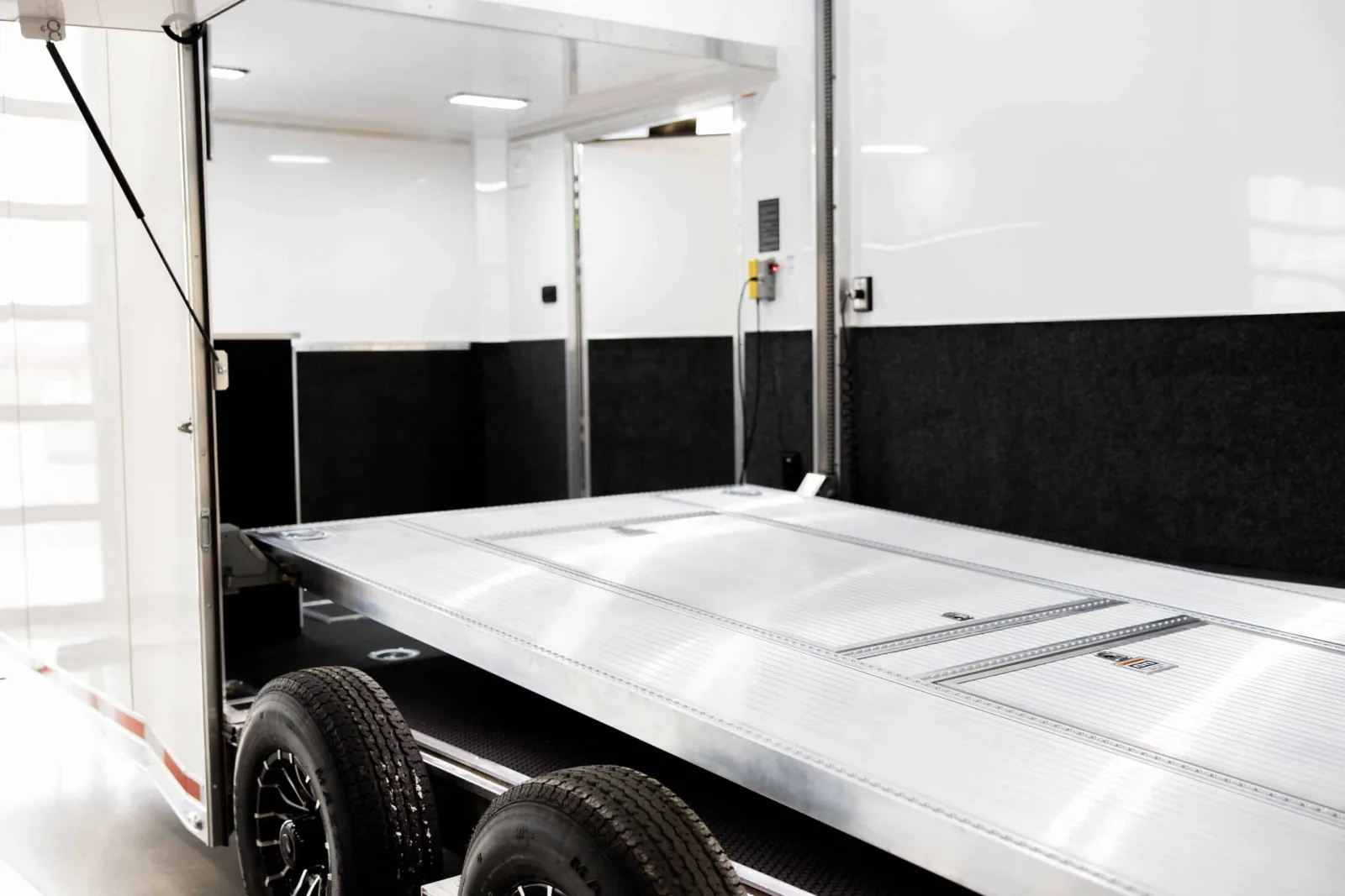Rōm 700/750S Stacker Car Hauler — view 2